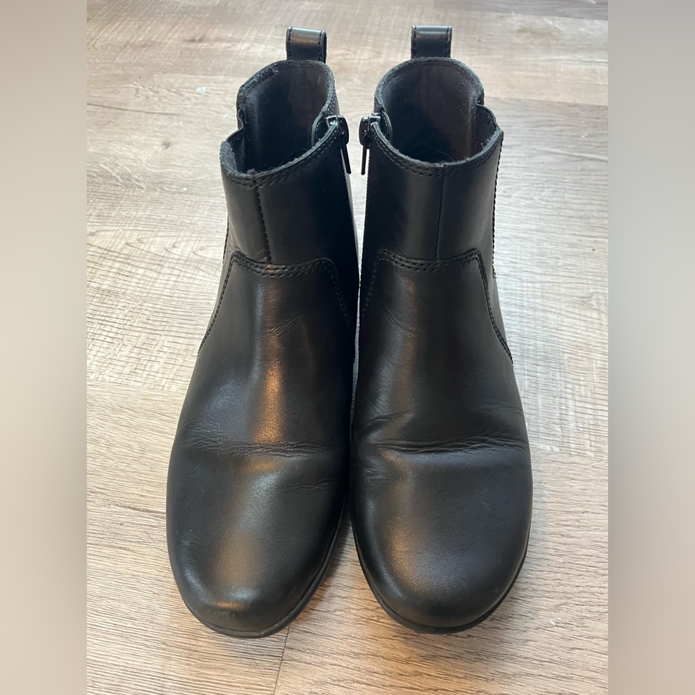 Clarks Black Ankle High Boots 8